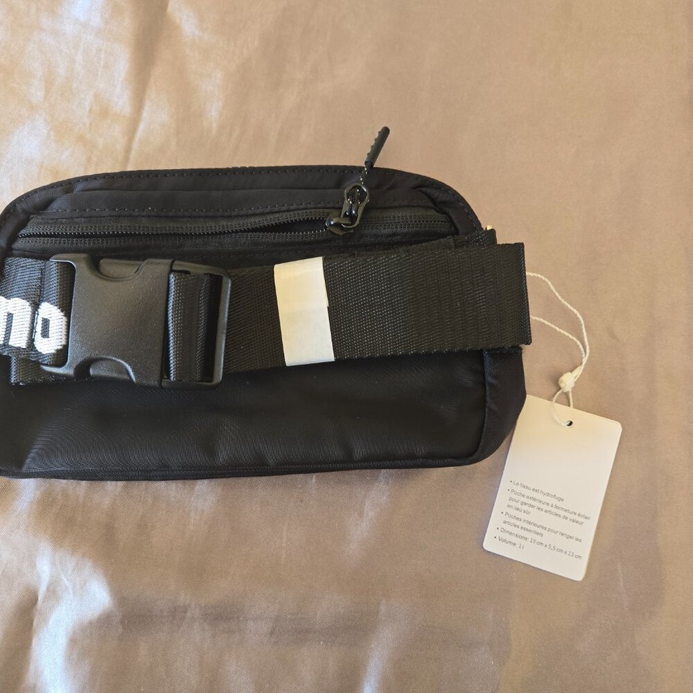 Brand New LULULEMON Black Everywhere Crossbody / Belt Bag with tags - Picture 3 of 3